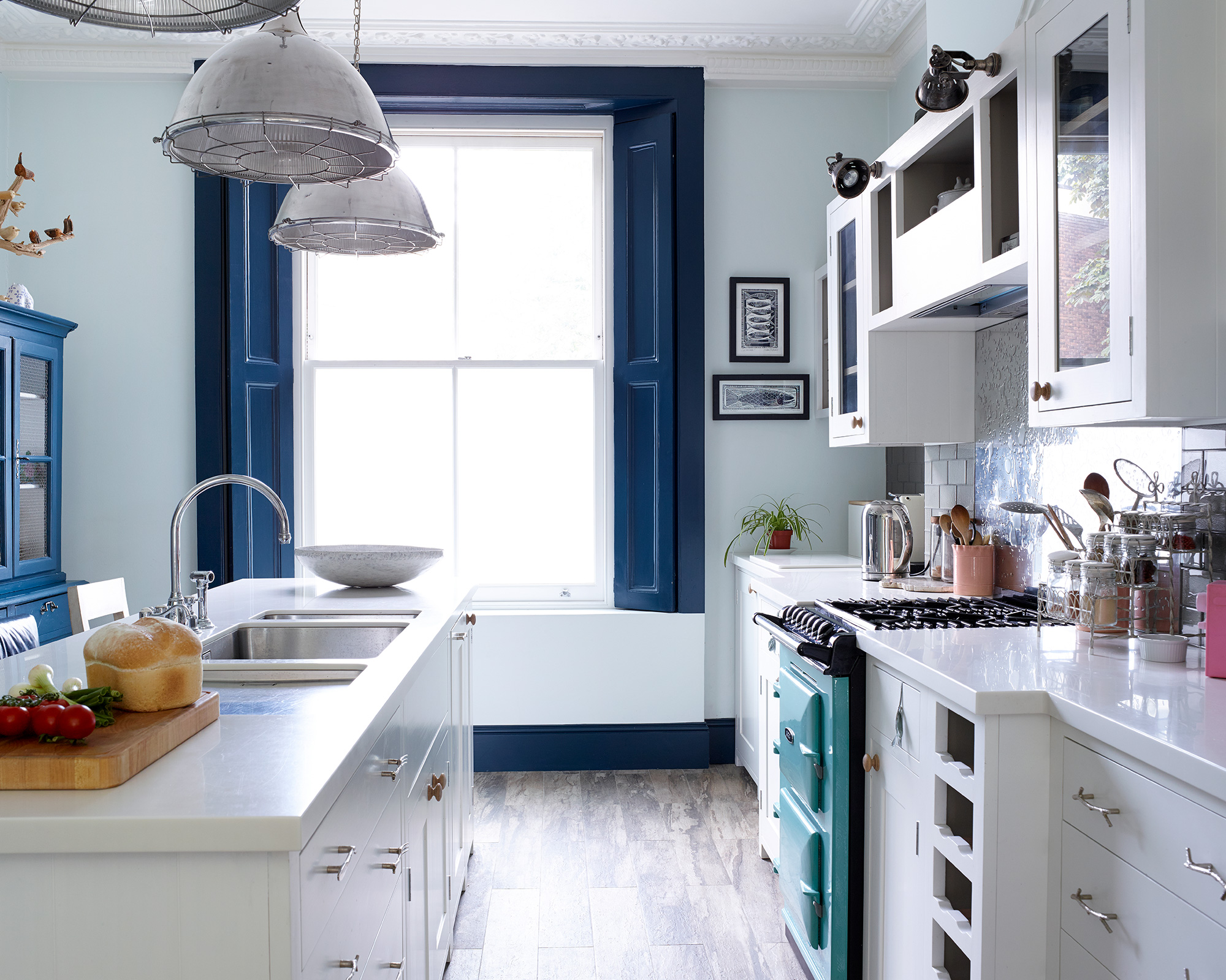 From Cluttered to Organized: Maximizing Space with Smart Kitchen Cabinets